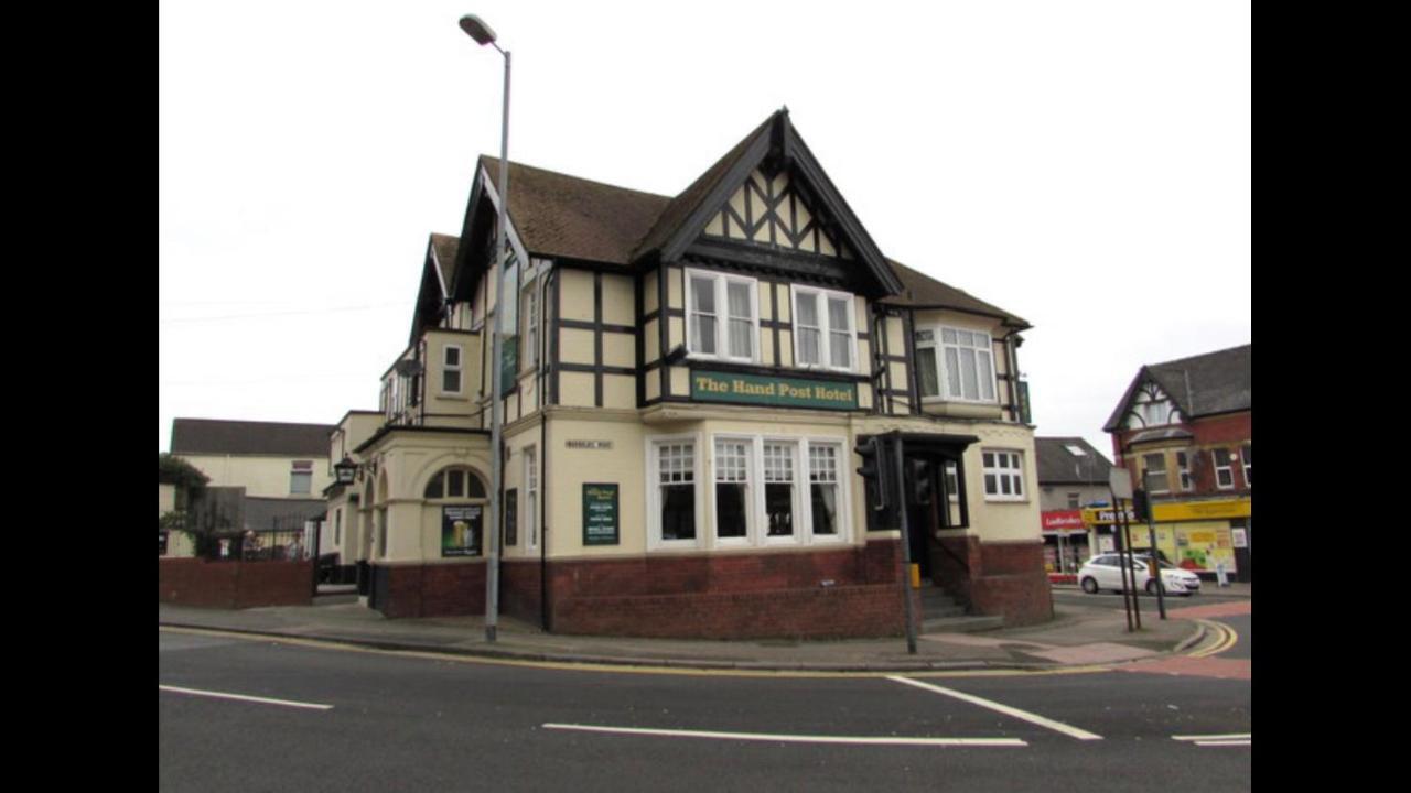Handpost Lodge Newport Kültér fotó